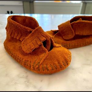 Minnetonka moccasins size 3 baby - leather